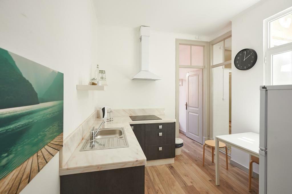 Love Inn Bairro Alto ลิสบอน ภายนอก รูปภาพ