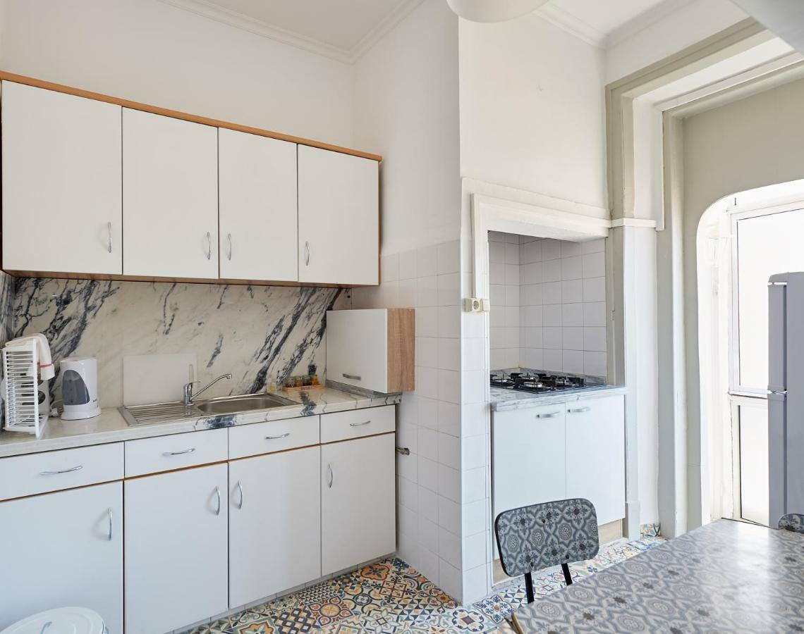 Love Inn Bairro Alto ลิสบอน ภายนอก รูปภาพ