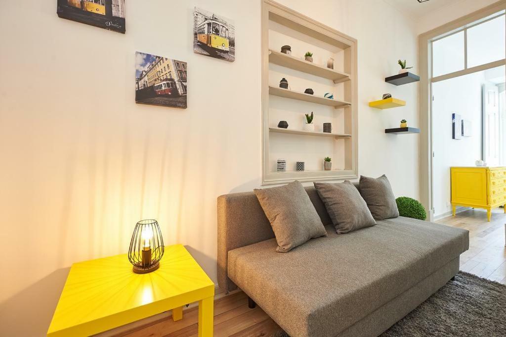 Love Inn Bairro Alto ลิสบอน ภายนอก รูปภาพ